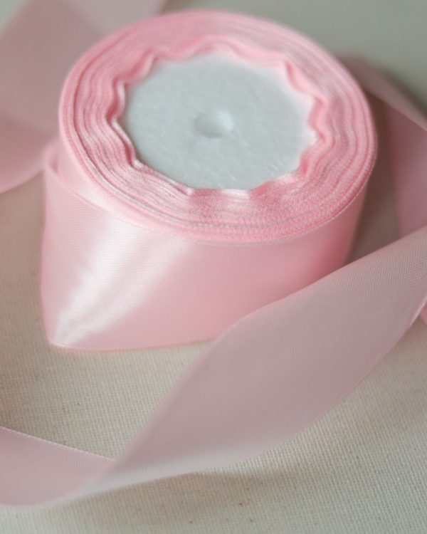 Svilen trak roza 40 mm