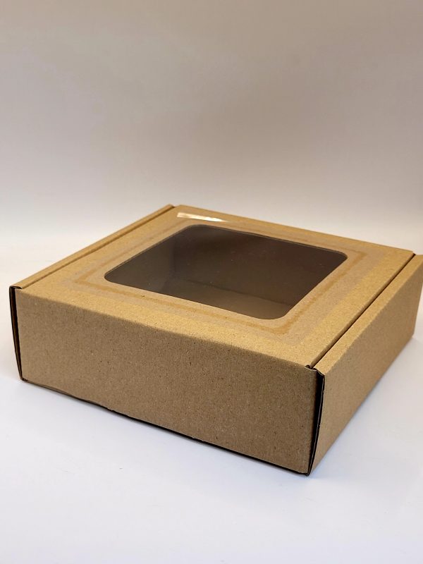 Rjava škatla z okencem 20x20